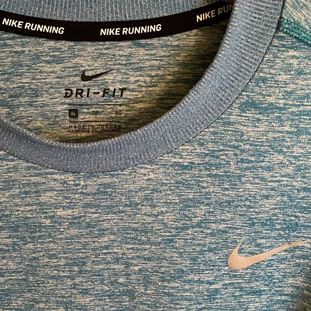 Nike Long Sleeve Pullover Crewneck Athletic Shirt Dri Fit Performance Aqua Blue